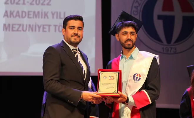 GAÜN İletişim Fakültesi öğrencilerinde mezuniyet heyecanı yaşandı