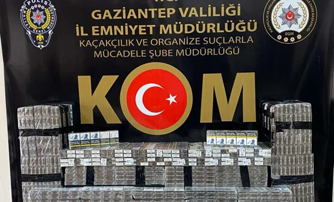Gaziantep’te çöpün arasında gizlenmiş gümrük kaçağı sigara ele geçirildi