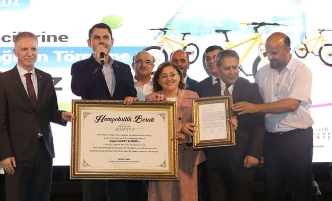 Bakan Kurum’a hemşerilik beratı verildi