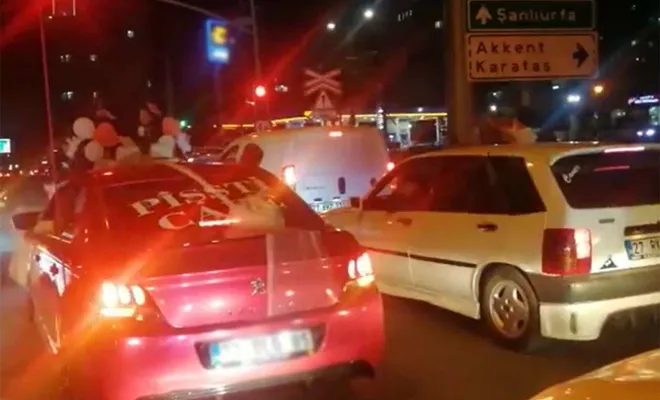 Gaziantep’te trafikte düğün konvoyu oluşturan 28 kişi gözaltına alındı