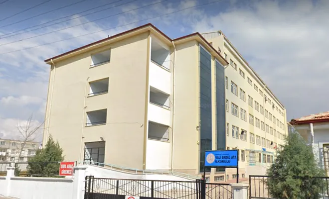 Kalp krizi geçiren okul müdürü hayatını kaybetti