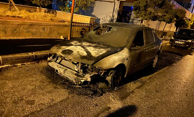 Gaziantep'te park halindeki otomobil kundaklandı