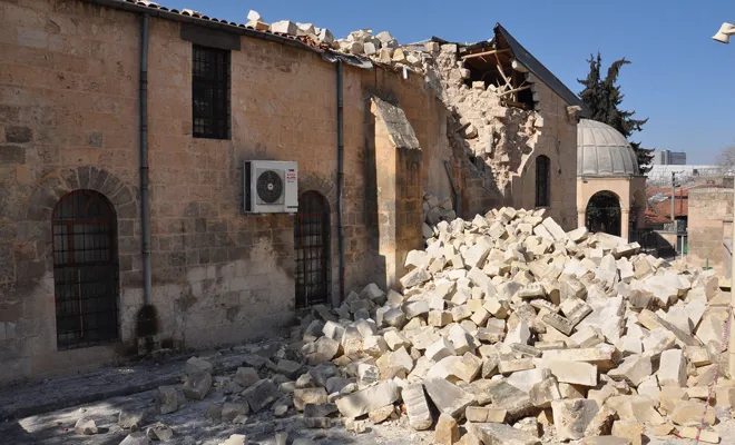 Gaziantep'teDepremde tarihi yapılar da büyük zarar gördü