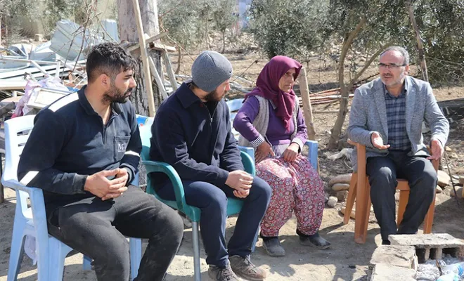 HÜDA PAR Genel Başkan Yardımcısı Kaya depremzedeleri ziyaret etmeye devam ediyor