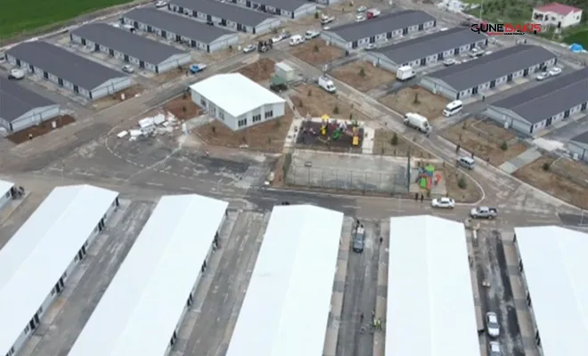 Bakan Kurum: Nurdağı ve İslahiye'de 214 prefabrik evi daha sahiplerine teslim ettik