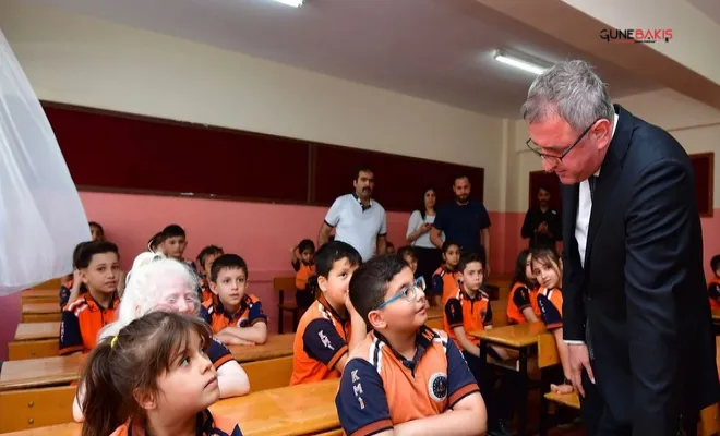 Gaziantep'te karneler dağıtıldı, öğrenciler yaz tatiline girdi