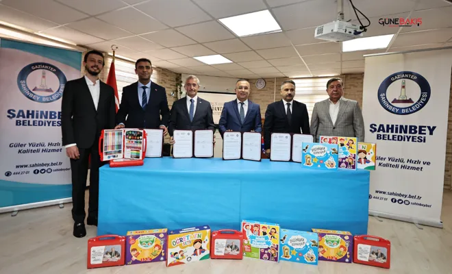 Şahinbey Belediyesi’den öğrencilere boyama ve eğitim seti desteği