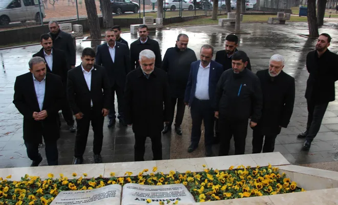 Yapıcıoğlu Gaziantep'in kurtuluş yıl dönümü münasebetiyle Şahinbey anıtını ziyaret etti