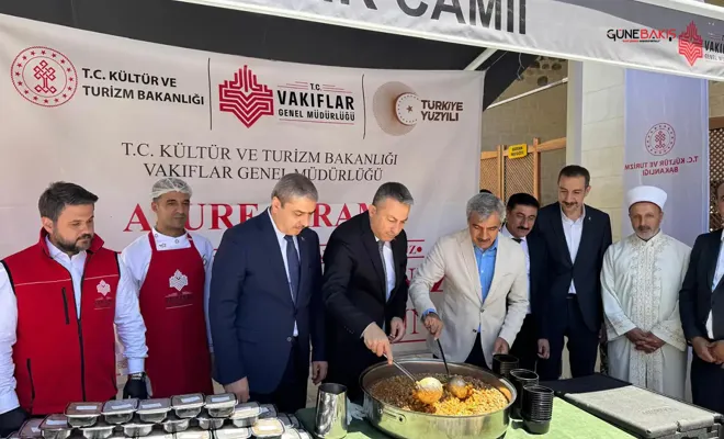 Gaziantep Vakıflar Bölge Müdürlüğü aşure ikramında bulundu