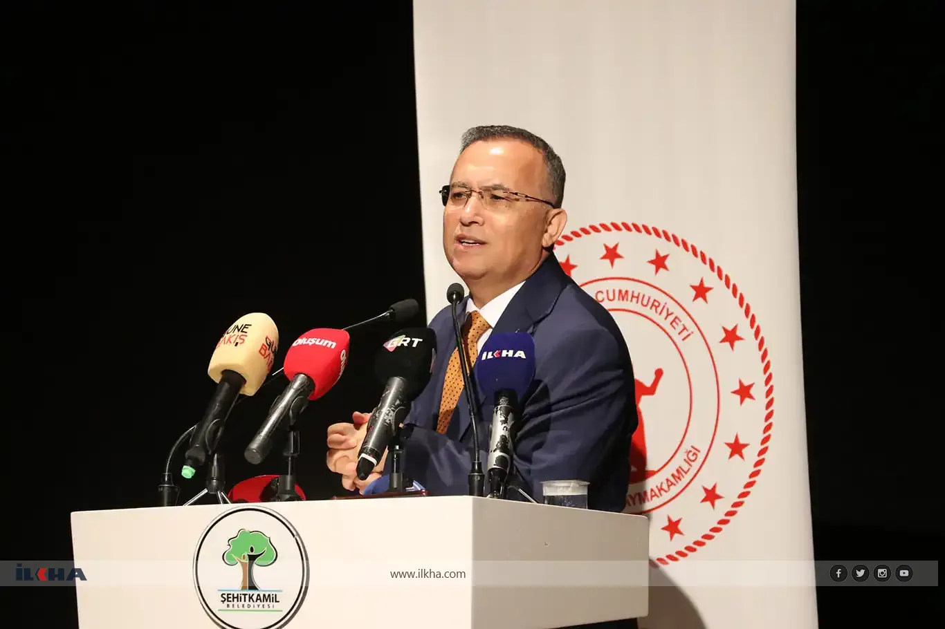 Yetimler Vakfı Gaziantep'te yetim çocuklara çeşitli ikramlarda bulundu 