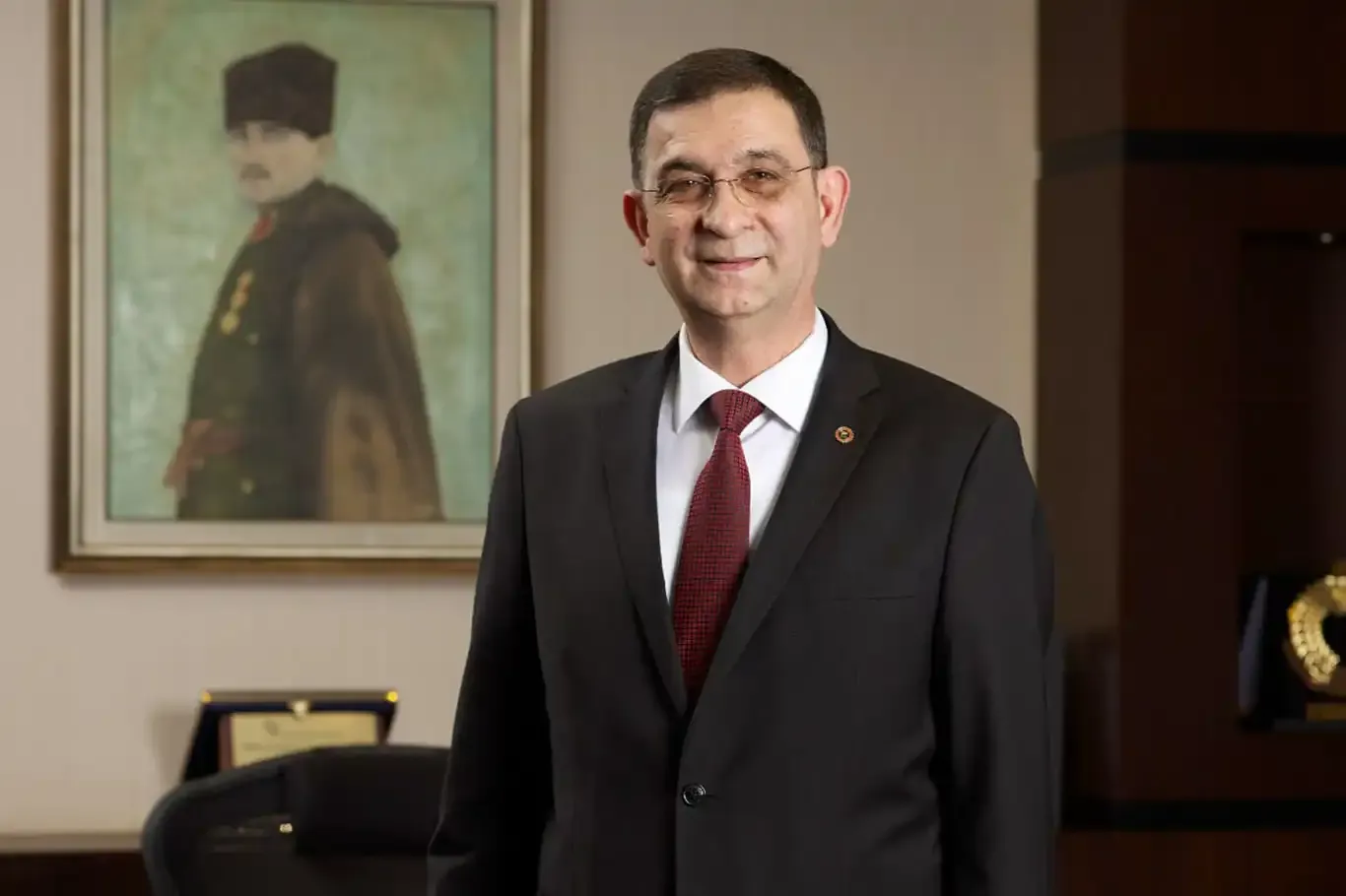 Gaziantep'te 13 yaşındaki hasta üç aşamalı omurga ameliyatıyla tedavi edildi